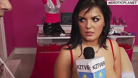 Dört kız ve iki adam ateşli grup seks yapıyor