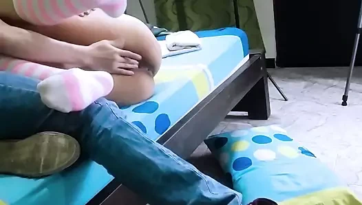 Bakire okul kız seksi bebek istiyor için var ve orgazm Başlarken parmaklı ona sıkı ıslak kedi tarafından ona bestfriends