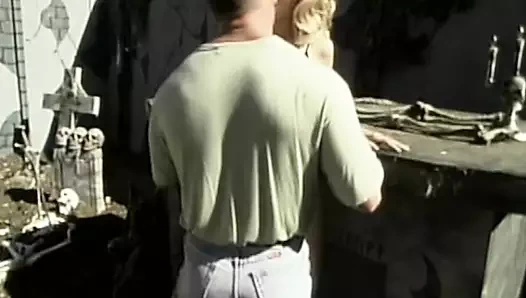 Jade Lo yoğun Asyalı bağda