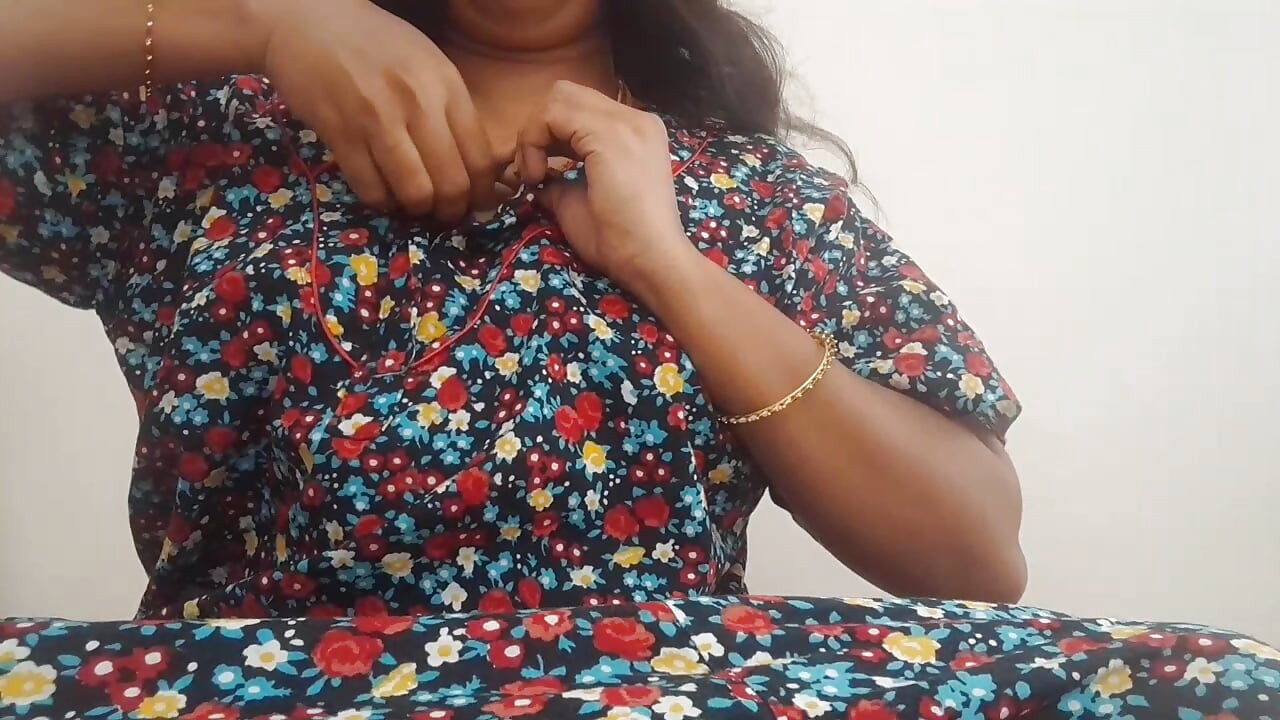 Swetha Tamil item 9"inch skin dildo vibrator orgasam pussy