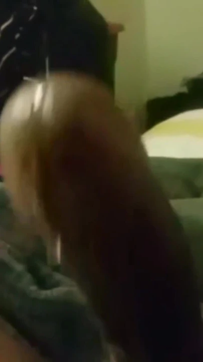 Evde yalnız eller serbest boşalma