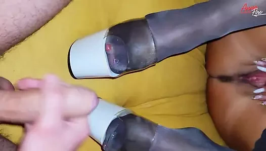 Orta yaşlı seksi kadının amına büyük boşalma