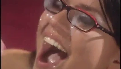 Seksi esmerin yüzüne boşalma