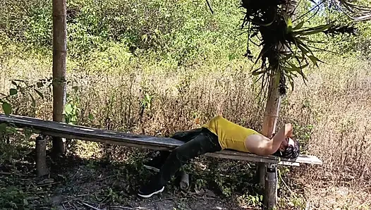 Büyük götlü üvey annemi ormanda sikiyorum