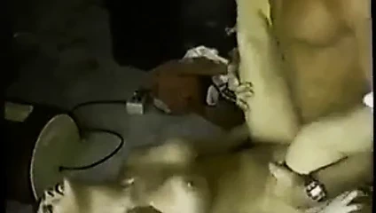 Çığlık atan kadın seks sırasında agresif orgazm olur