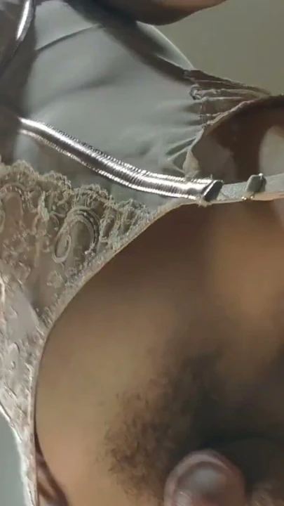 Şeftali rengi iç çamaşırlı tatlı ladyboy | Bölüm 1