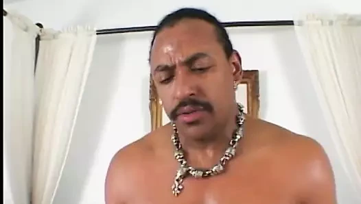 Esmer ile küçük memeler inliyor süre alırken büyük siyah horoz