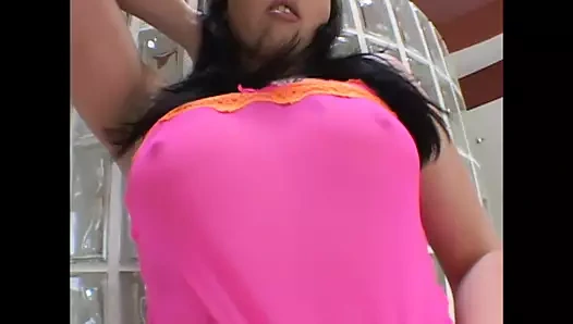 Genç esmer sert vurdu!