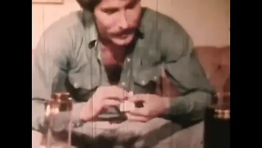 Edepsiz bir kaltak için vahşi klasik üçlü seks