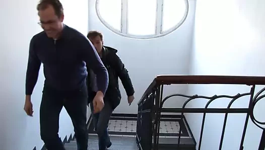 Genç içinde okul üniforması seviyor sert seks