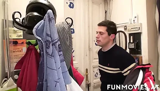 Olgun kadın domalarak sikiliyor