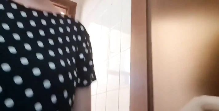 Alışveriş merkezleri ve barların umumi tuvaletlerinde çiş ve osuruk koleksiyonu
