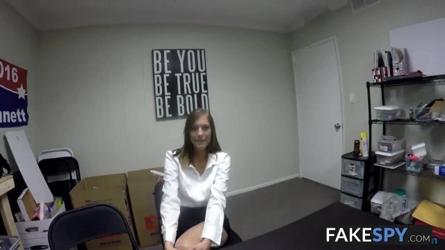 Seksi kolej civciv pov birçok pozlar bir iş için bir ahbap kâkül