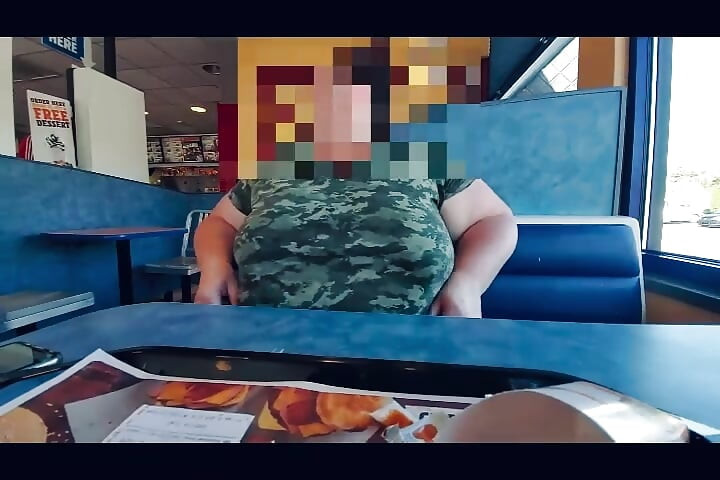 BK'da eğleniyor
