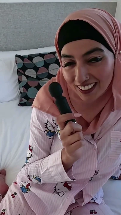 Hicablı Aaliyah Yasin Müslüman eşi kocasına sadakatsizdir