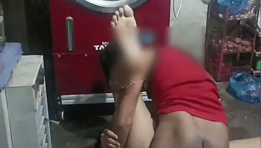 İki kişi, koca kayınbiraderi, bir kız, iki erkek, üçlü Hintçe ses