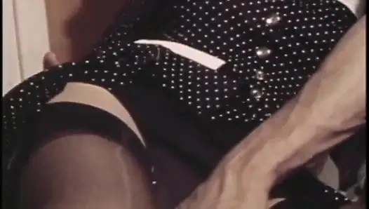 Klasik seksi büyük göğüsler yarak emiyor büyük yarak amcığı seviyor