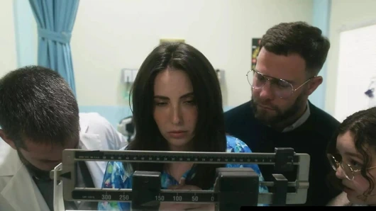 Adult time - hamile ve döle aç Casey Calvert doktorlar tarafından yumruklanıyor ve dölleniyor - bölüm2