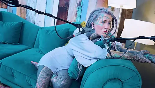 Ben hakkında konuşuyorum - izolasyon - asmr podcast sfw konuşuyor gotik sıska kız dreadlocks dövmeli model dövmeli kız