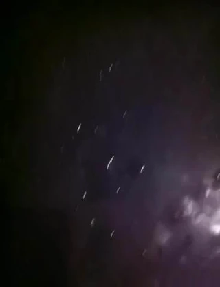 Naber Afrikalı kız ne kadar fışkırttığını gösteriyor