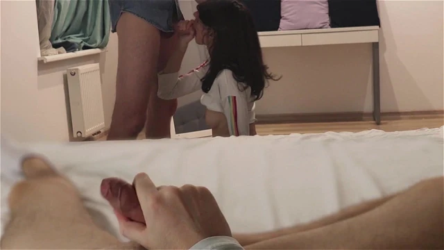 Куколд и ебарь кончают в киску шлюшки в два раза горячее