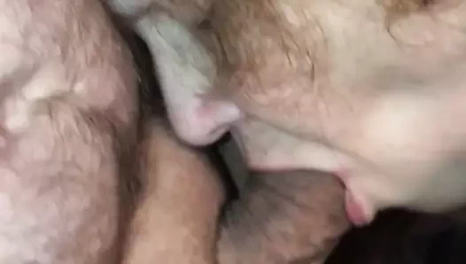 O horoz kafayı seviyor.