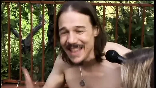 Bir yalın, muhteşem sarışın sürtük azgın bir adam tarafından delinir