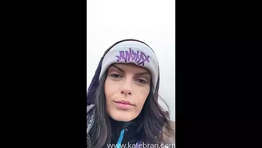 Dizlerinin üstüne! ibadet zamanı