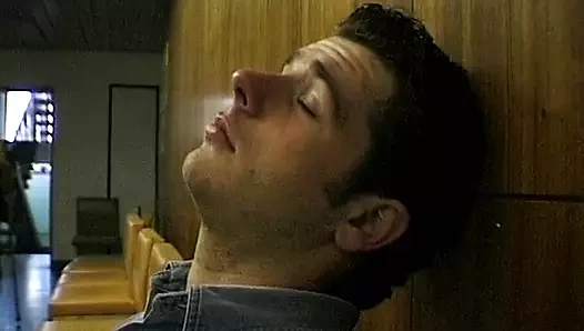 Seksi Alman hemşire asılı hastası tarafından sikiliyor