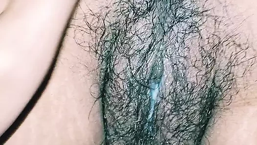 Hintli kız amının içine boşalıyor