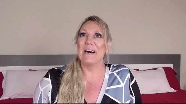 Desperate Amateurs горячие крошки с большими сиськами получают их тугие киски жестко раздолбать, многие здесь в первый раз и имеют счета, чтобы