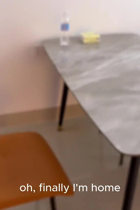 Çekici sevgilim diğer kızlarla mesajlaştıktan sonra beni terk etmek istedi ama ona ne kadar sert seviştiğimi hatırlattım