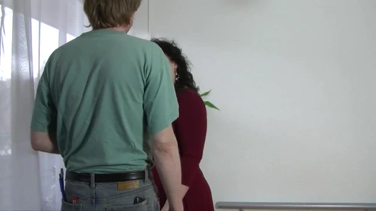 Sıcak esmer sperm ihtiyacı (tam muschi orijinal film)