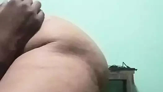 Götüm arkadaşımın yarağına çok iyi hareket ediyor emiyor ve arkadaşım bütün gece with prezervatifsiz veya prezervatifsiz sert sikişiyor