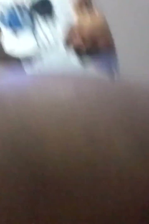 Büyük zenci yarağı tarafından dölleniyor ve sert sikiş yüzünden götümü edepsizleştiriyor