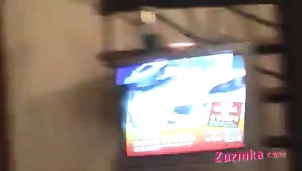 Zuzinka seks reklamları ile eğleniyor