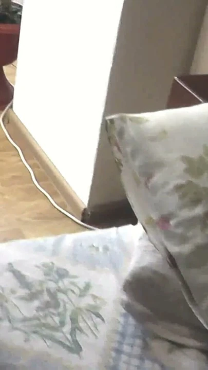 Güzel seksi doğal sarışın olgun milf'in sabahı. Şeffaf sabahlık içinde, külotsuz. Erotik cinsel iç çamaşırı… | Klip 1