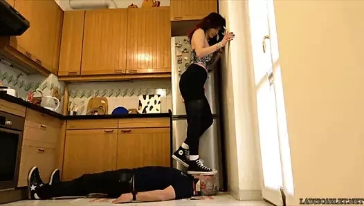 Lady Scarlet - bir mutfak, bir paspas ve all stars