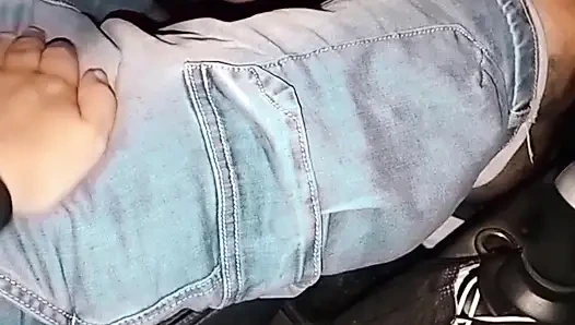 Arkadaşımın bir yabancı tarafından emilmesini filme alıyorum