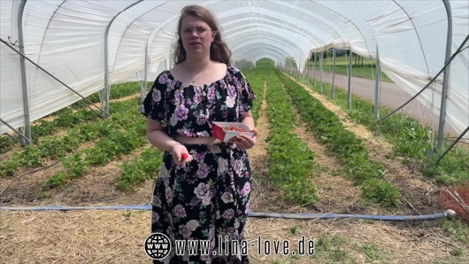 Kaltak?!? Çiftçinin birkaç çilek için sikişmesine ve anal yapmasına izin verin!