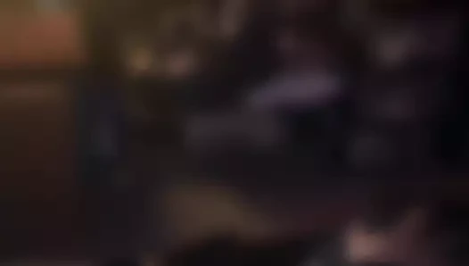 Özel olarak sikini emdi. Acele etmek zorundaydım çünkü bizi arayan bir misafirimiz vardı