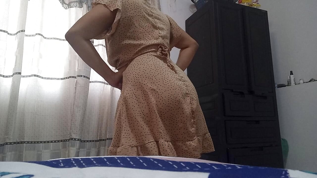 Kremsi amcık !! ÜVEY KıZ TELEVIZYON PORNO FILMİNE DOKUNUYOR VE IZLIYOR