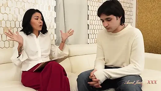 AuntJudysXXX - Горячая Зрелая Учительница Dana Vespoli Получает Подарок На Расставание Для Своей Студентки