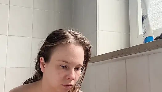 Mükemmel Vücut Duşlarına Sahip Genç