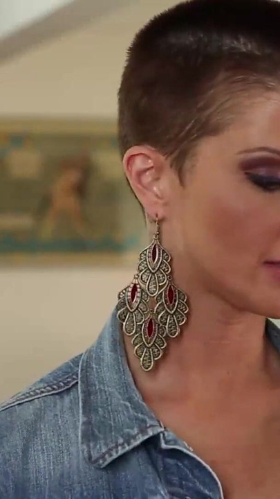 Tanya Tate Sinn Sage'in agresif amcık yemesine karşı koyamıyor (işte gelini boşaltıyor) | Klip 1
