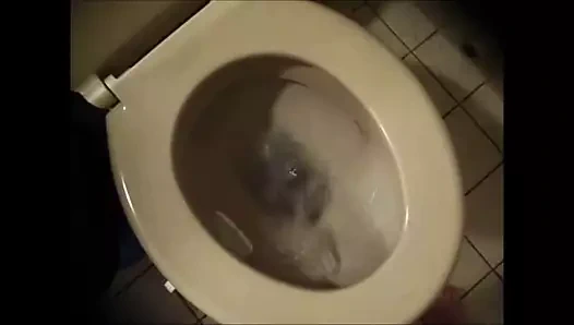 Masturbation mit Gurke + Abpissen