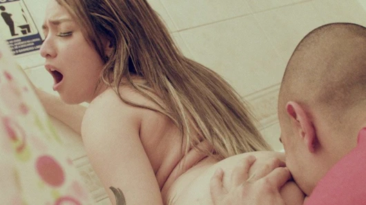 Elvis & mabel - banyoda tutku