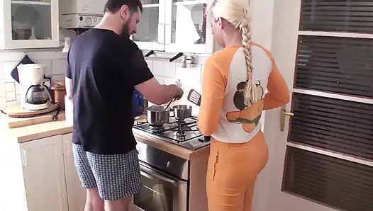 Sıkı denetim altında yemek pişirme