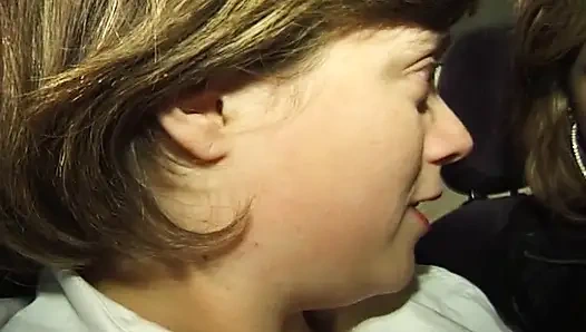 Fransız 21 yaşındaki sürtükler herkesi boşaltabilir