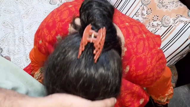 Hintli evli kadın ve kocası tarafından gerçek ev yapımı seks